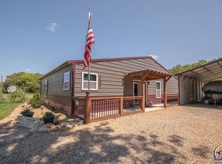 8822 Hilltop Rd, Ozawkie, KS 66070
