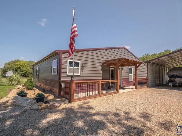 8822 Hilltop Rd, Ozawkie, KS 66070