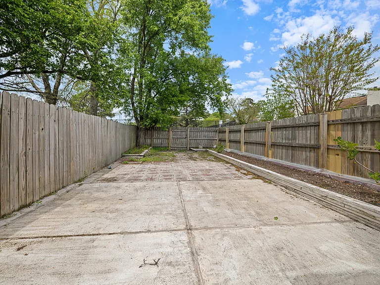 5632 Campus Dr — Photo 14