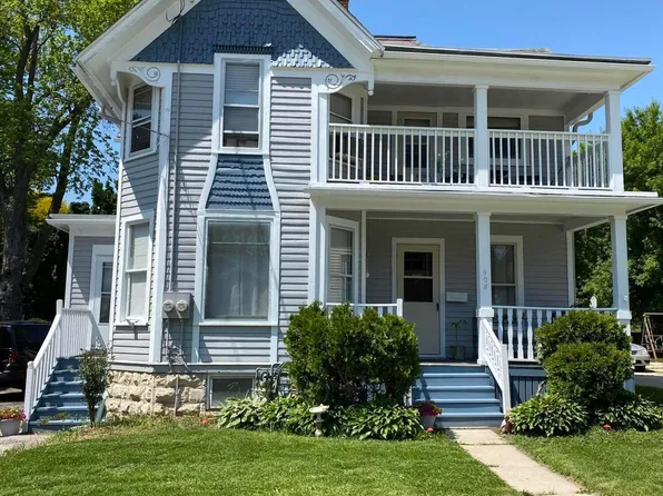 906 Arcadian Ave, Waukesha, WI 53186