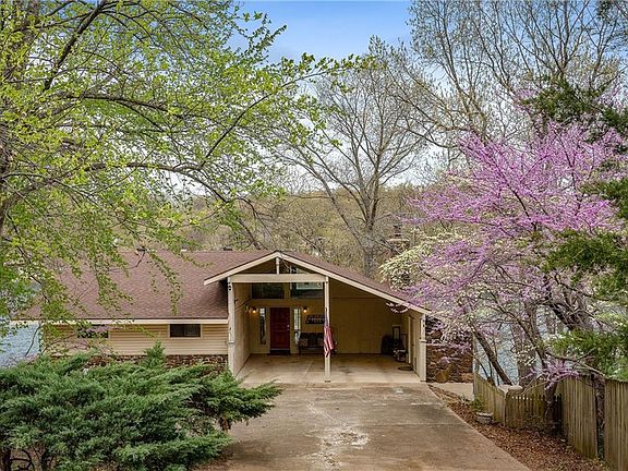 2nd image of 31 Tamworth Cir
