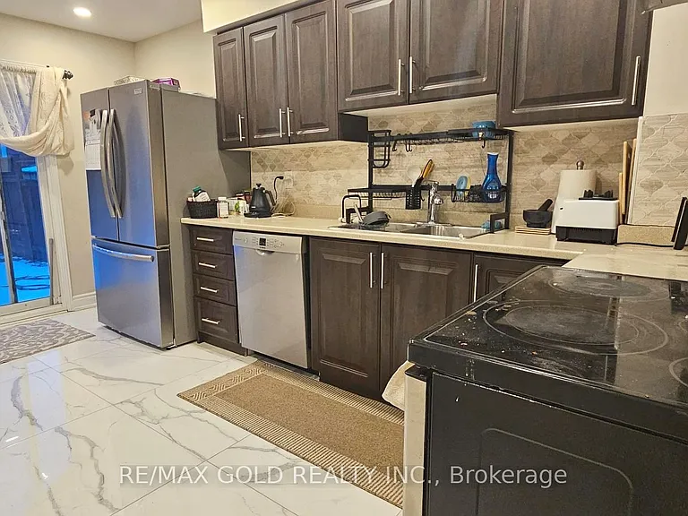 15 Valonia Dr #UPPER — Photo 2