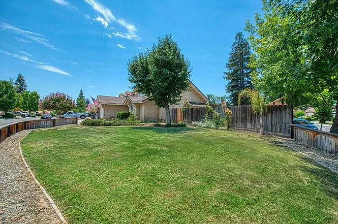 8883 N Barton Ave — Photo 8