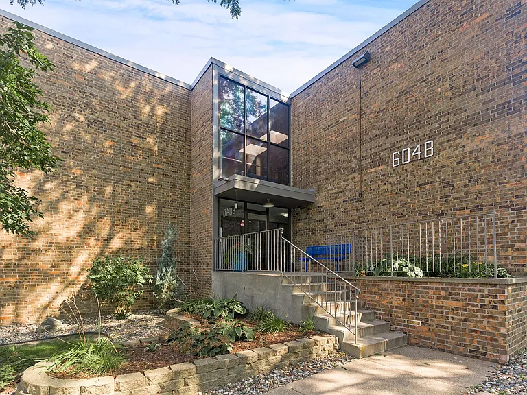 Eastgate Apartments — Photo 6