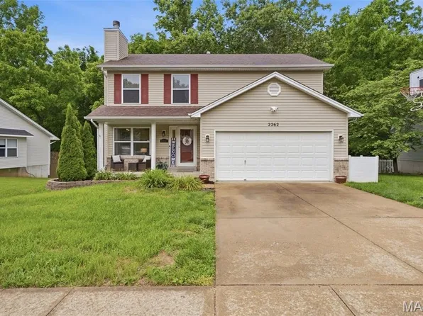 2262 Castlegate Dr, Imperial, MO 63052