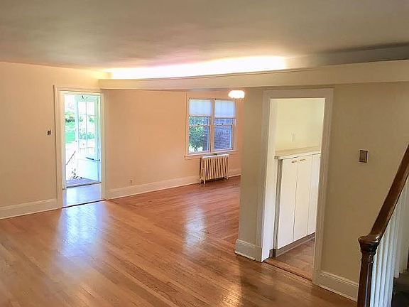 L/R, D/R, front door view