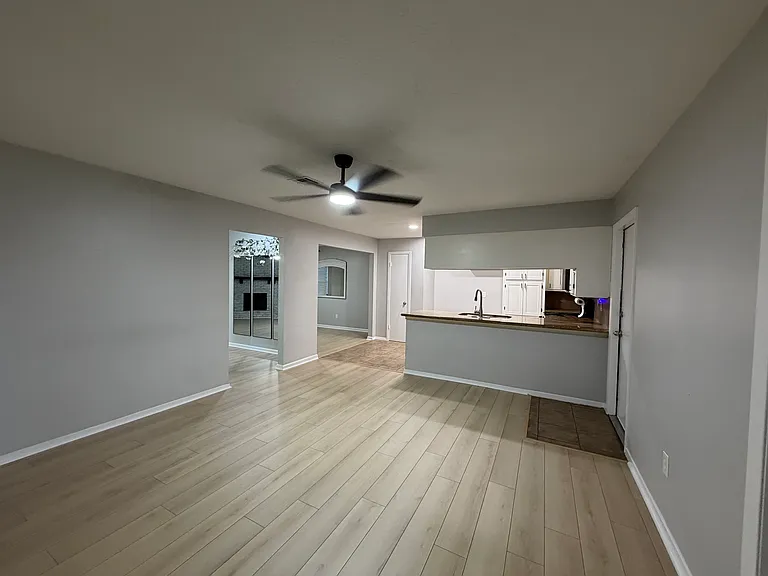 4234 Fleet Ln — Photo 2