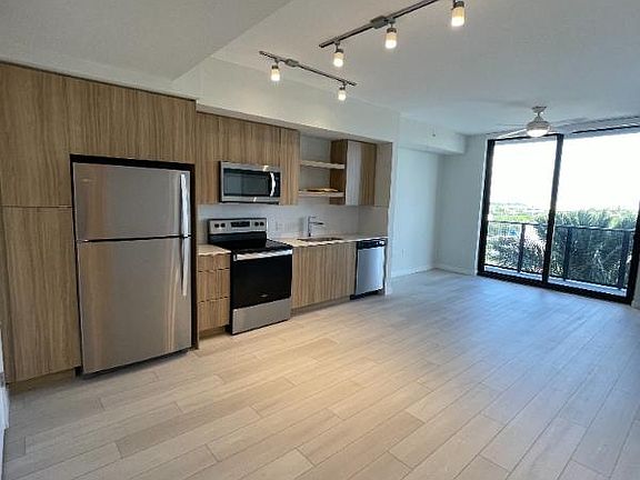 2nd image of 728 NE 5th Ave