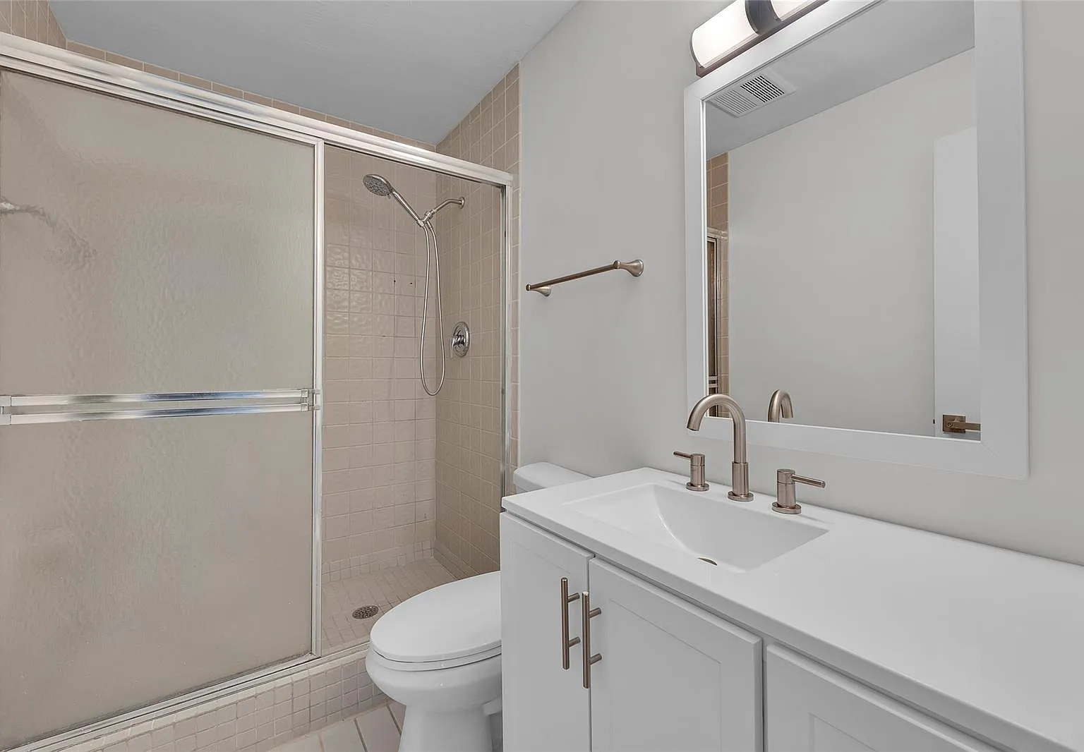 2 bed, 1200 sqft, $2,400 — Photo 4