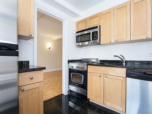 5th image of 95 Christopher St APT 3O