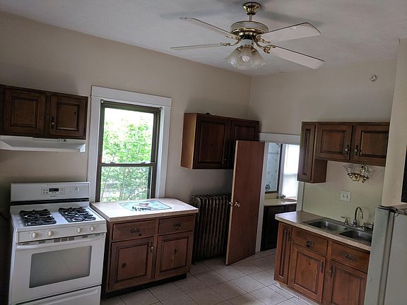 2nd image of 3019 California St