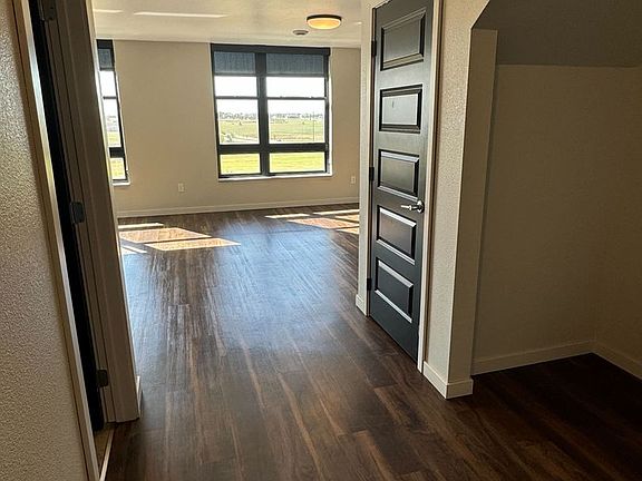 4th image of 202 E Greenfield Ln #D-304