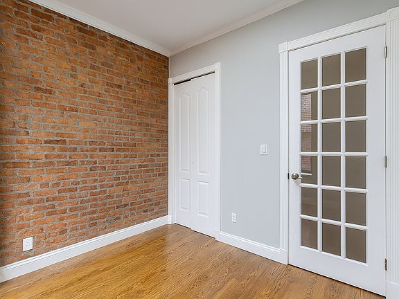 3rd image of 321 E 10th St APT 5
