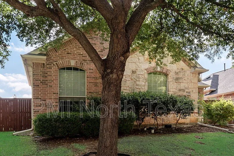 3 bed, 2.0 bath, 2103 sqft, $2,850 — Photo 4