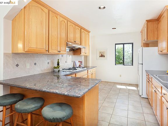 5th image of 6130 Sacramento Ave