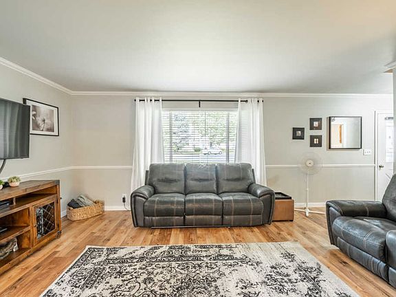 5th image of 6671 S Nottingham Cir