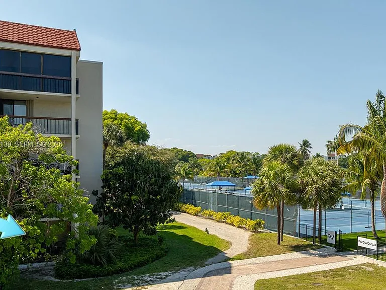 825 Egret Cir #110 — Photo 2