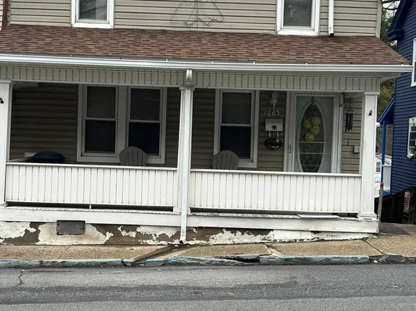 1665 Tioga St, Coal Township, PA 17866