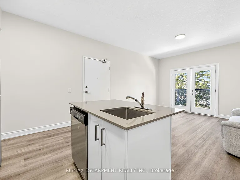 261 King St E #302 — Photo 15