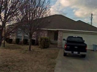 322 Preston Dr, Cleburne, TX 76033