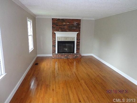 2nd image of 1762 Woodridge Cir