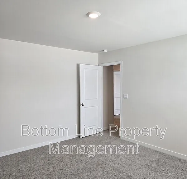 549 Blackpool Ct — Photo 29