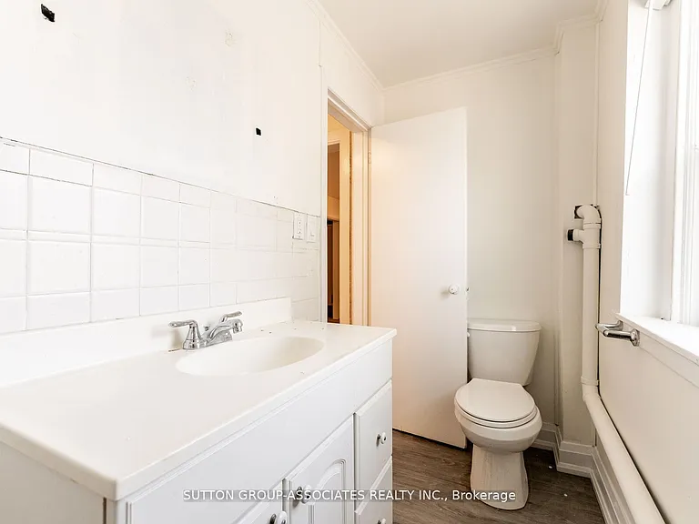 1610 Dundas St W #2 — Photo 17