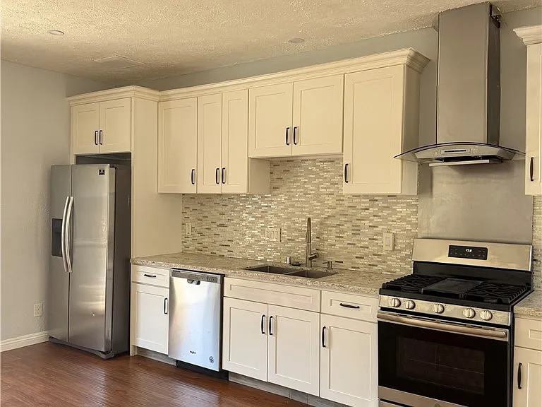 2211 S 8th Ave — Photo 3