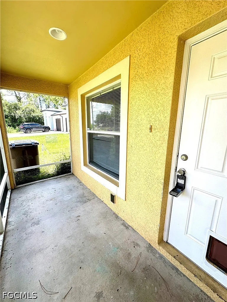 3 bed, 2.0 bath, 2340 sqft, $1,600 — Photo 4