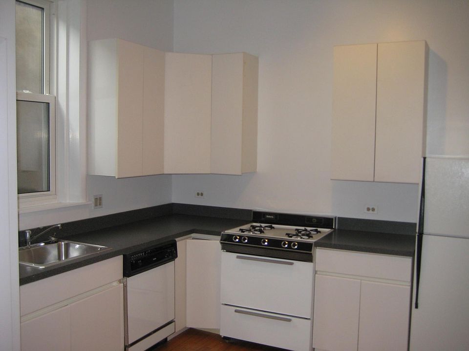 1st image of 934 W Diversey Pkwy #2F