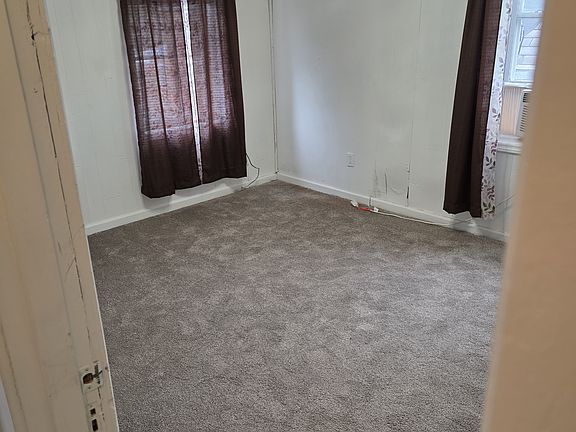 3rd image of 1629 Edgeway Dr