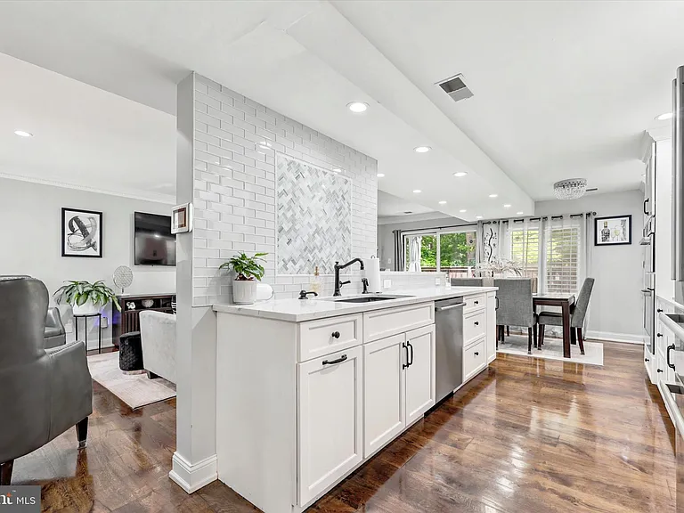 1750 Oakwood Ter #17A — Photo 11