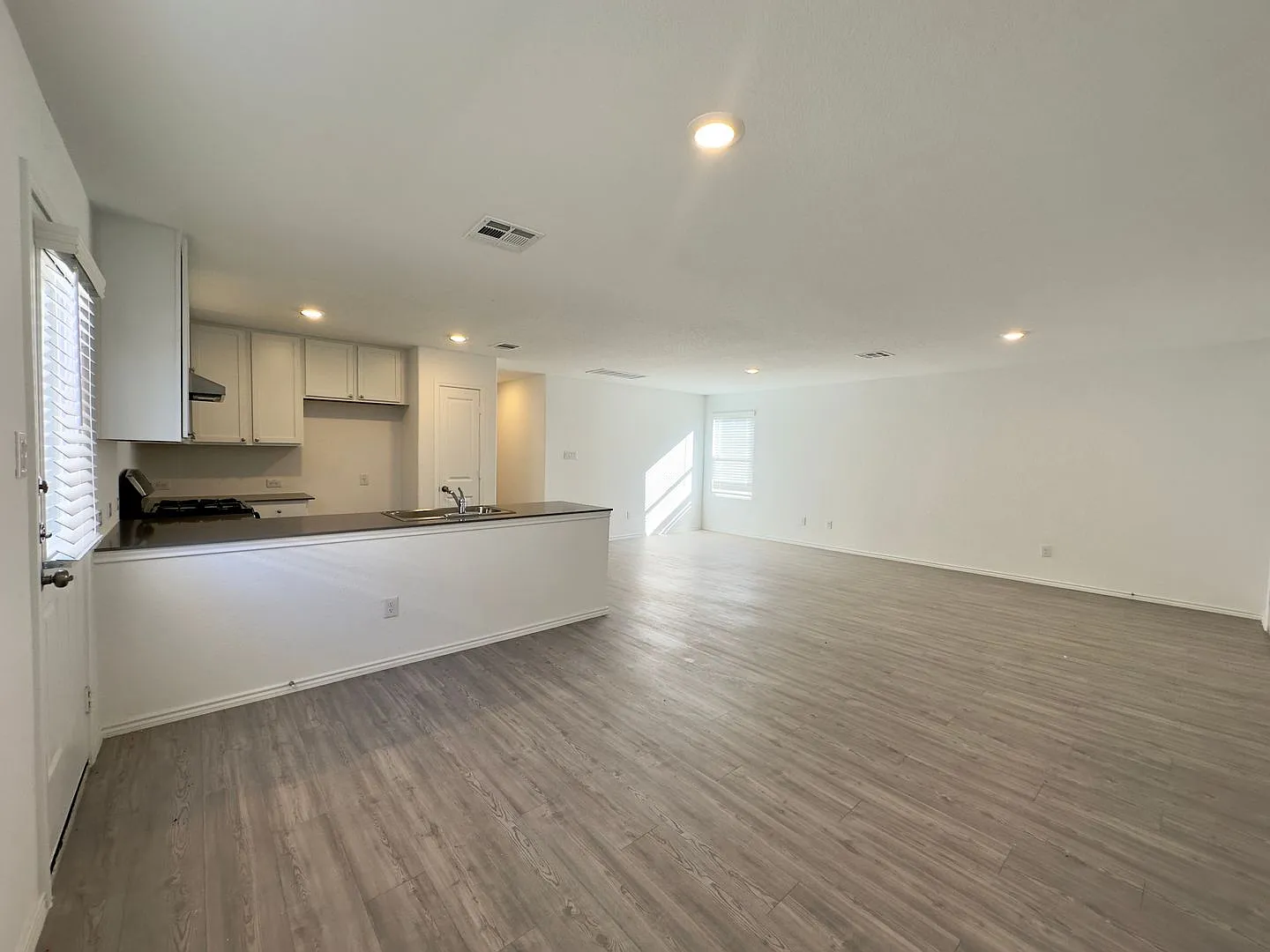 4BR Home in Silos Community! — Photo 3