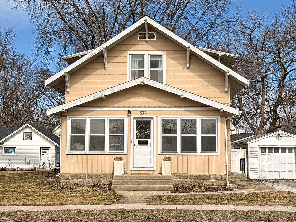 1st image of 507 E 9th St