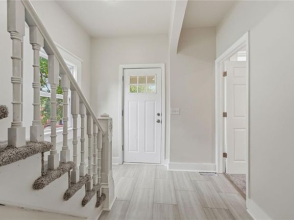 4th image of 200 N 16th St