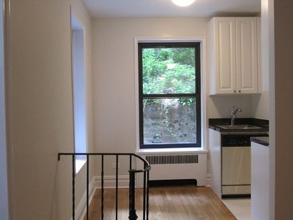 5th image of 185 Claremont Ave APT 1F
