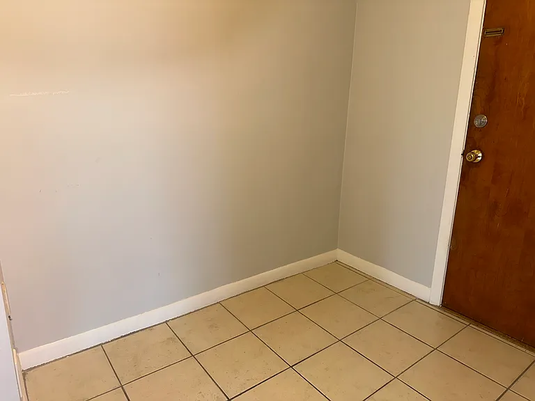 2128 Harris Cres #10 — Photo 8