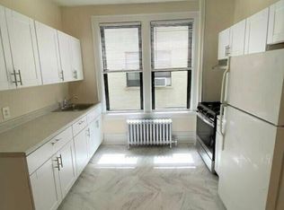 2570 42nd St APT 2, Astoria, NY 11103