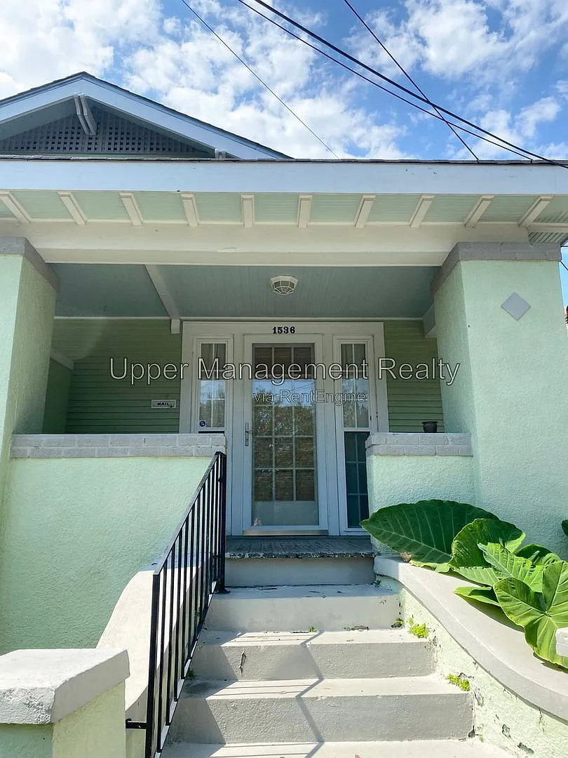 2 bed, 1.0 bath, 800 sqft, $1,600 — Photo 2