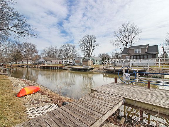 2nd image of 26199 W Heart O Lakes Blvd