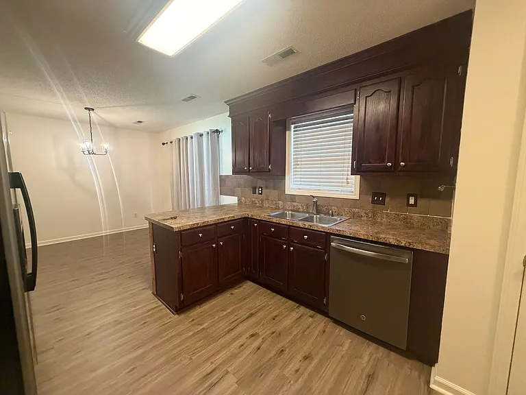 3290 Valencia Dr — Photo 10