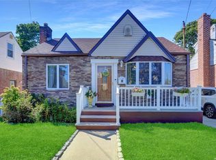 44 Green St, Valley Stream, NY 11580