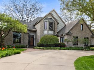 W238N3333 Pine Hill Ct, Pewaukee, WI 53072