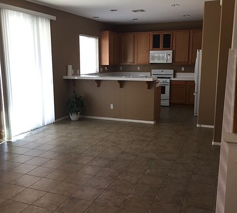 5th image of 2706 Goldenrain St