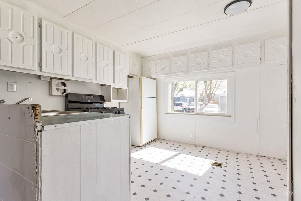 408 E 51st St Trailer 12, Garden City, ID - View 3