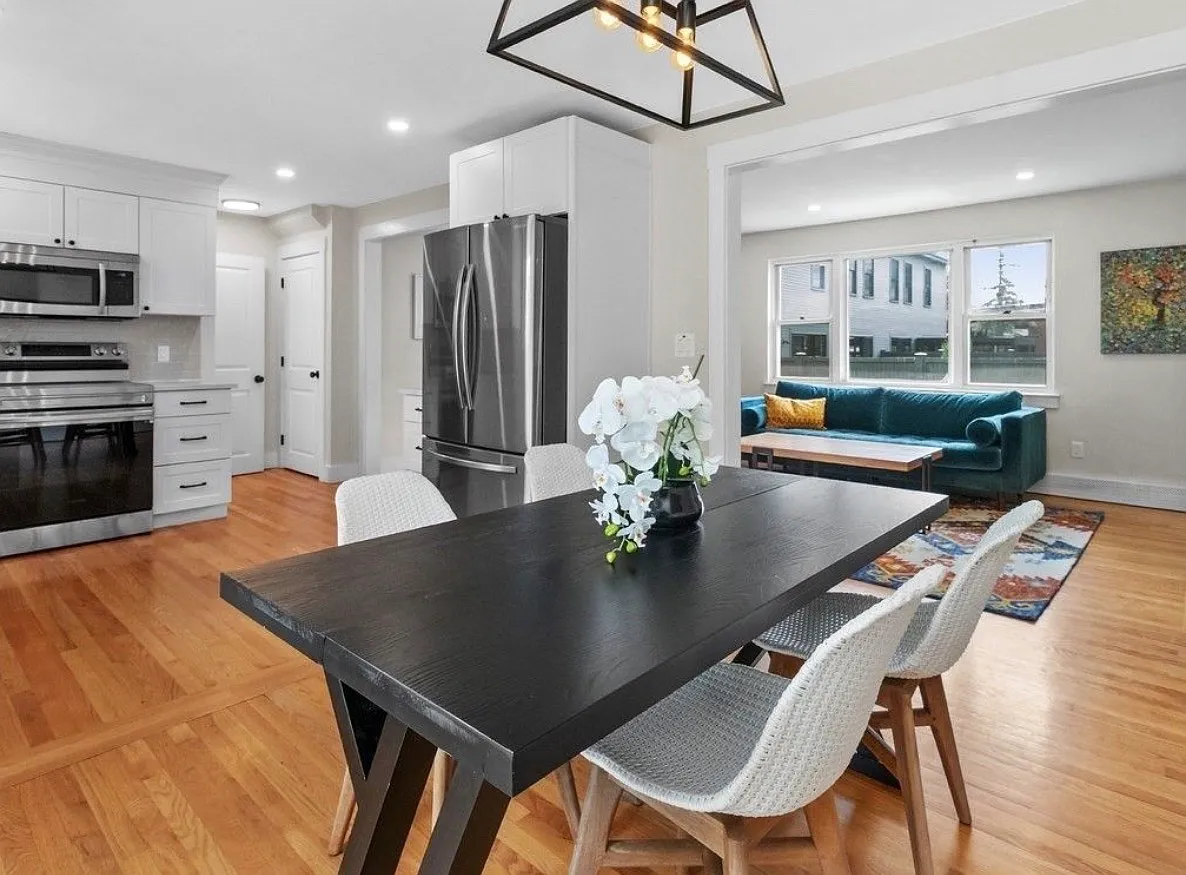 6 bed, 2600 sqft, $7,000 — Photo 1