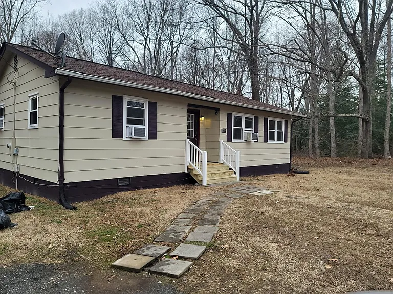 5068 Potomac Dr — Photo 1