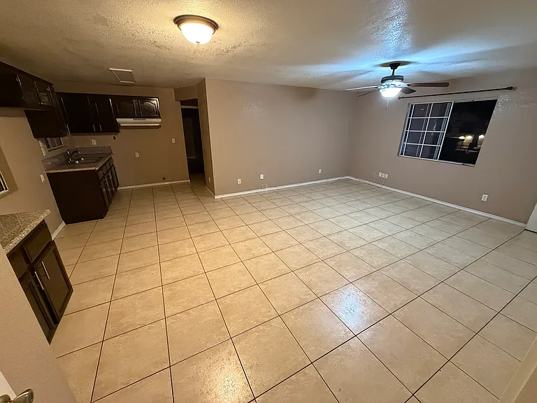 354 S Ferris Ave — Photo 2