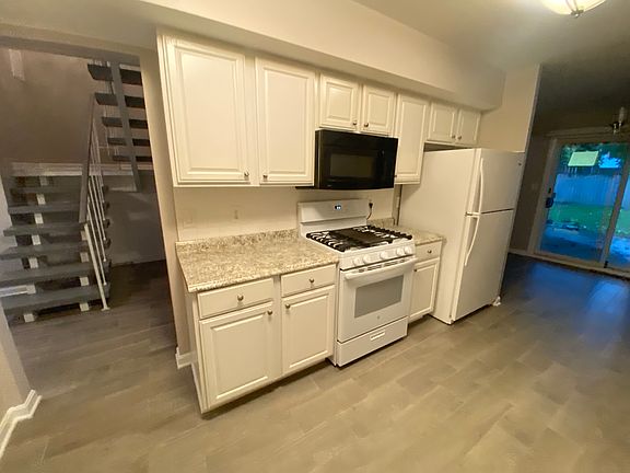 3rd image of 9430 Fernwood Dr