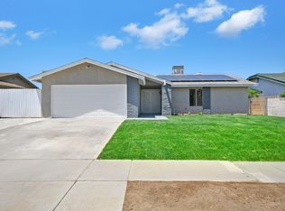 1137 Dianron Rd, Palmdale, CA 93551